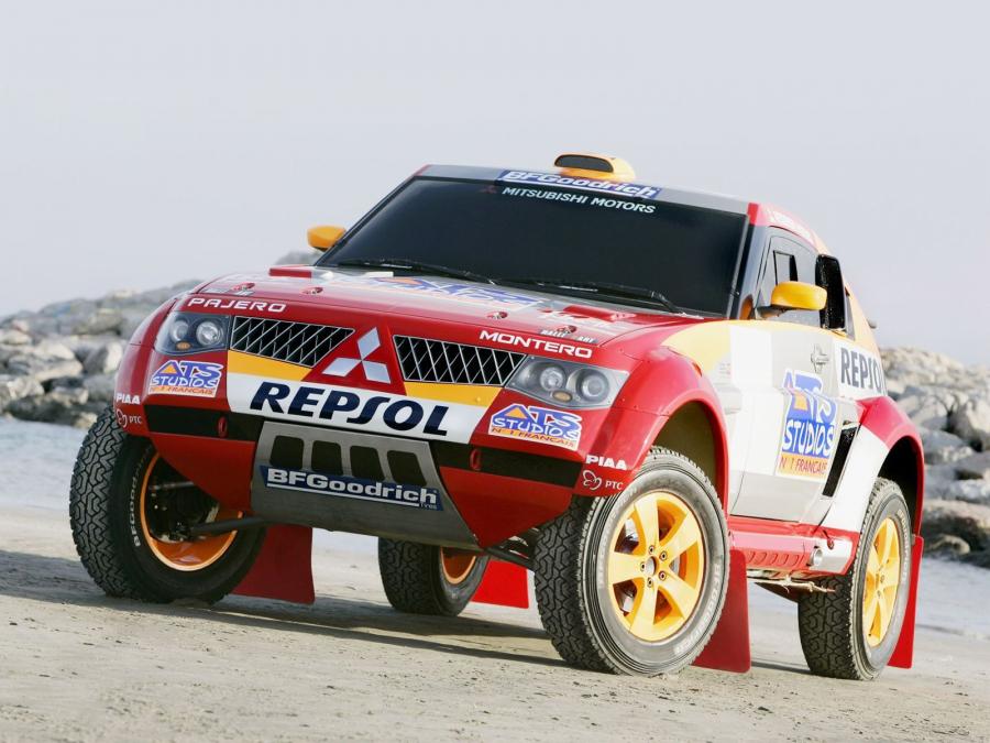  Mitsubishi Pajero Montero Evolution 2005 года  (фото 1 из 7)